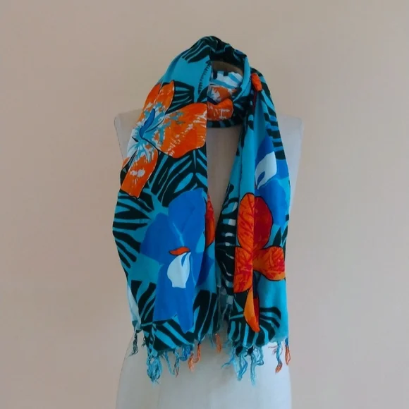Hibiscus Collection Hawaii Scarf. - Picture 3 of 6